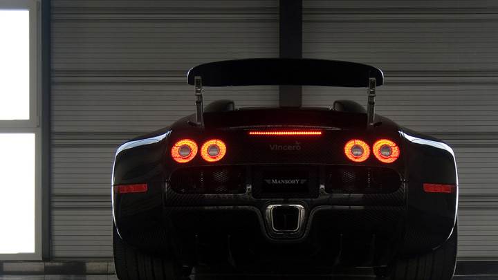 Back Pose Of Linea Vincero Bugatti Veyron 16.4 In Black